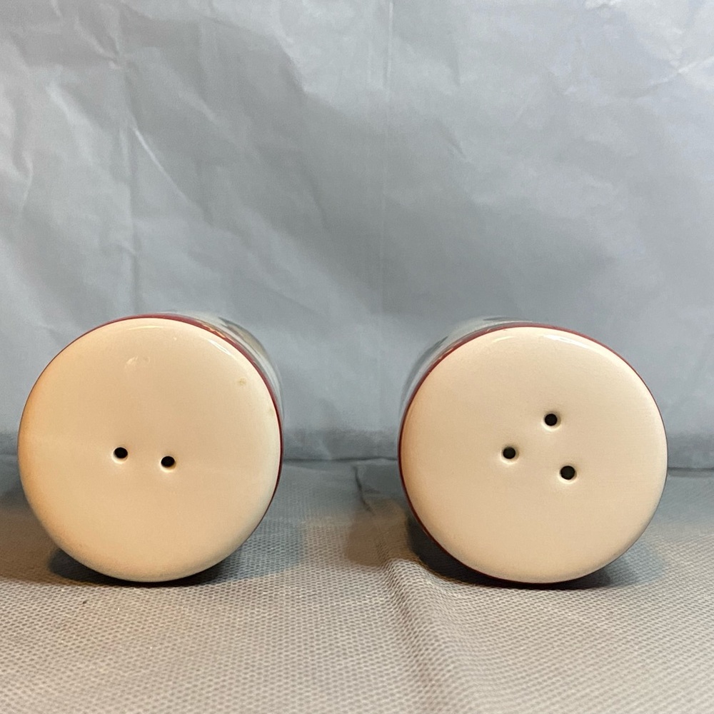 Ceramic Roster Design Salt & Pepper Shakers - Picture 2 of 4